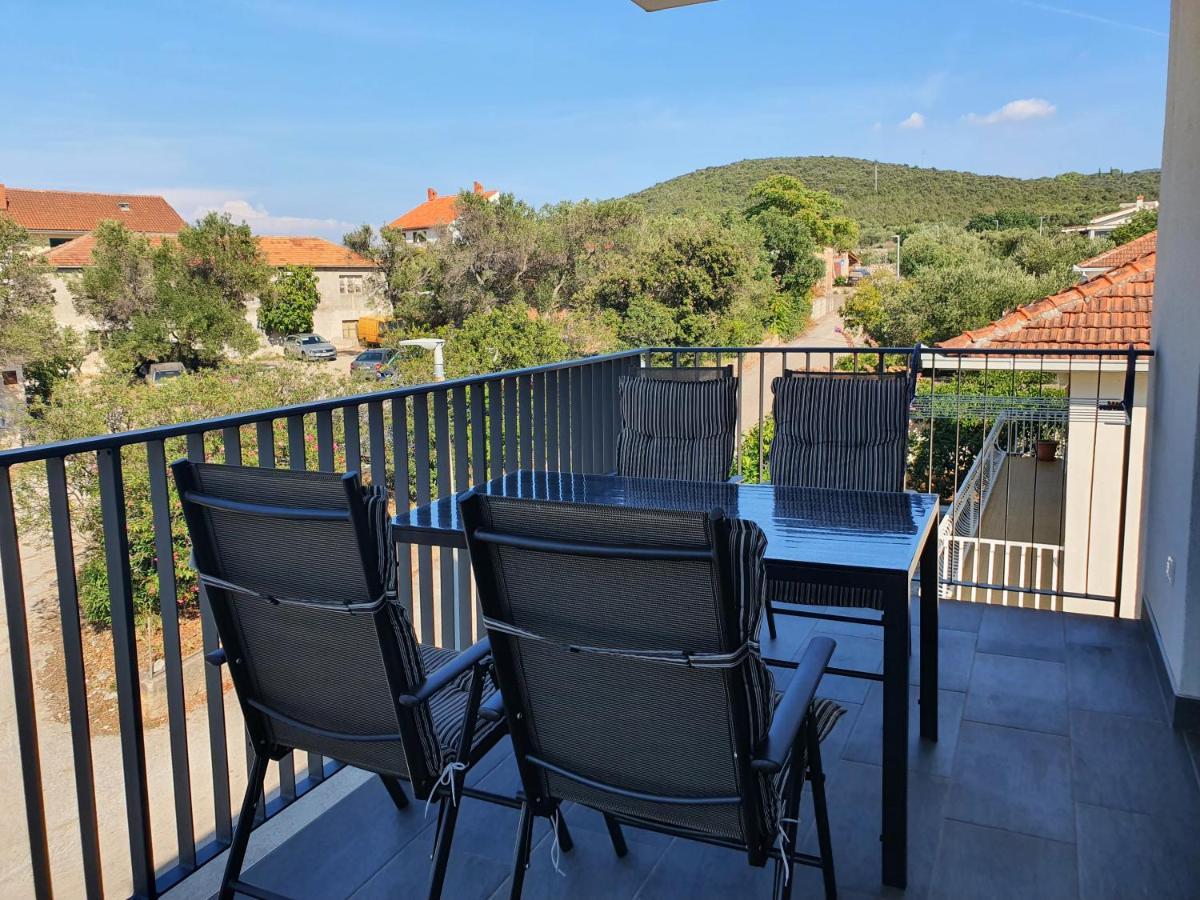 Apartmani Nerium Loviste Exterior photo